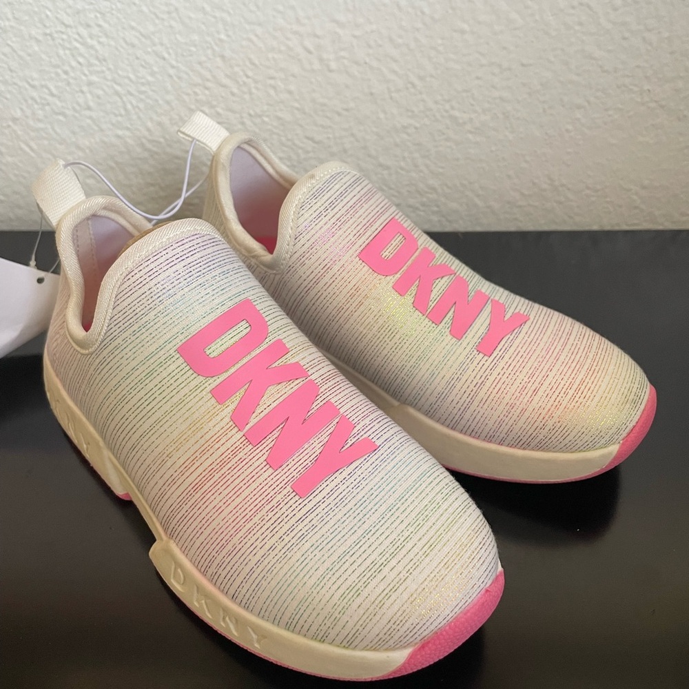 DKNY KIDS Cream and Pink Logo Slip-Ons